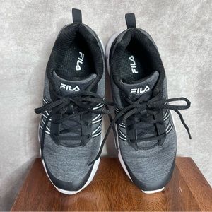 Fila Travalo Grey/Black Big Boys Sneakers Size 5 Like New Worn Once